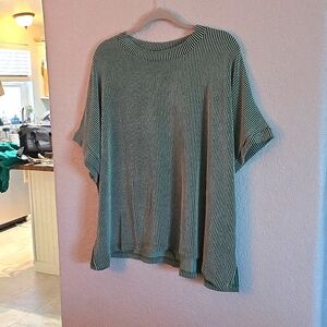 💚 Green Raised Rib Oversized Top – Size Large